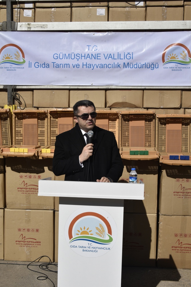 Gümüşhane’de arıcılara 2 bin 500 polen tuzaklı kovan altlığı daha dağıtıldı 9