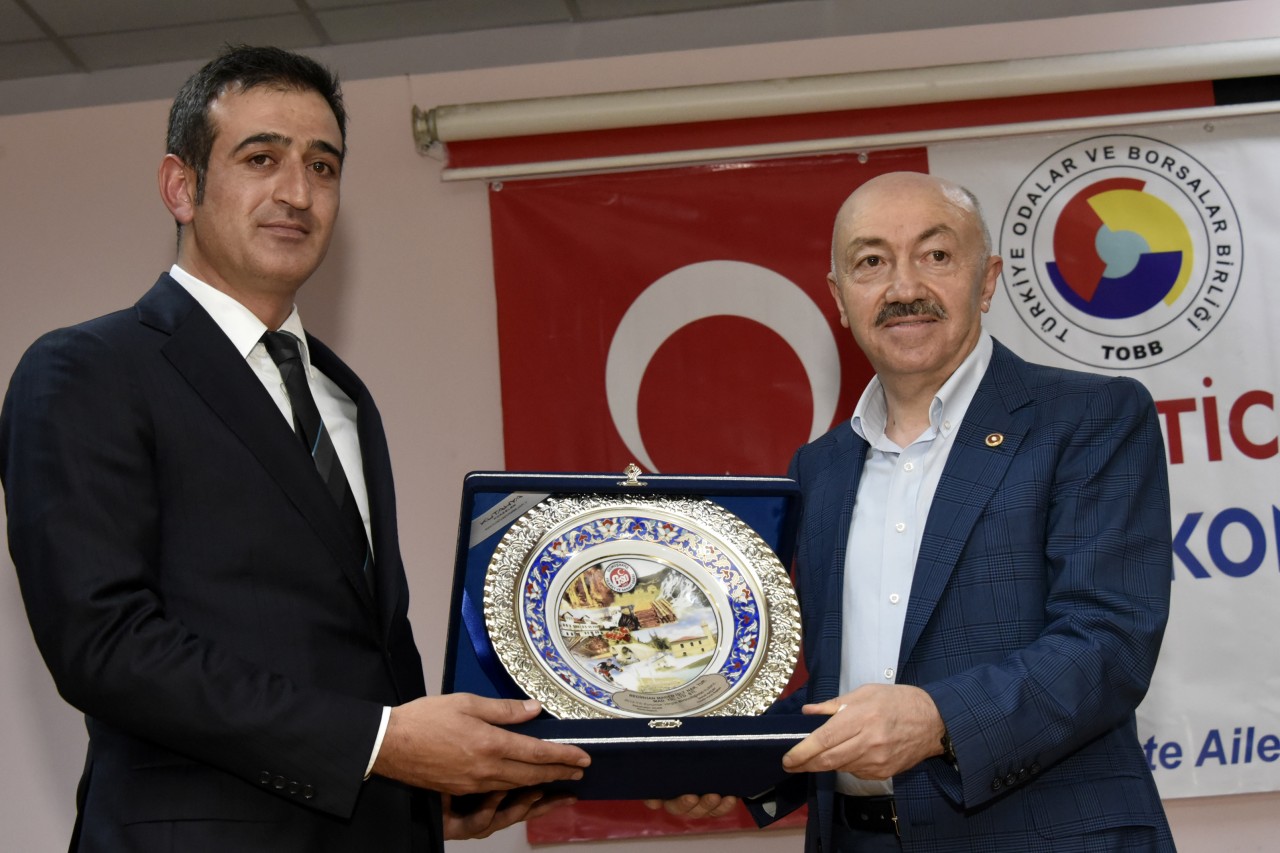 Gümüşhane’de ekonominin yıldızları plaketlerini aldı 23