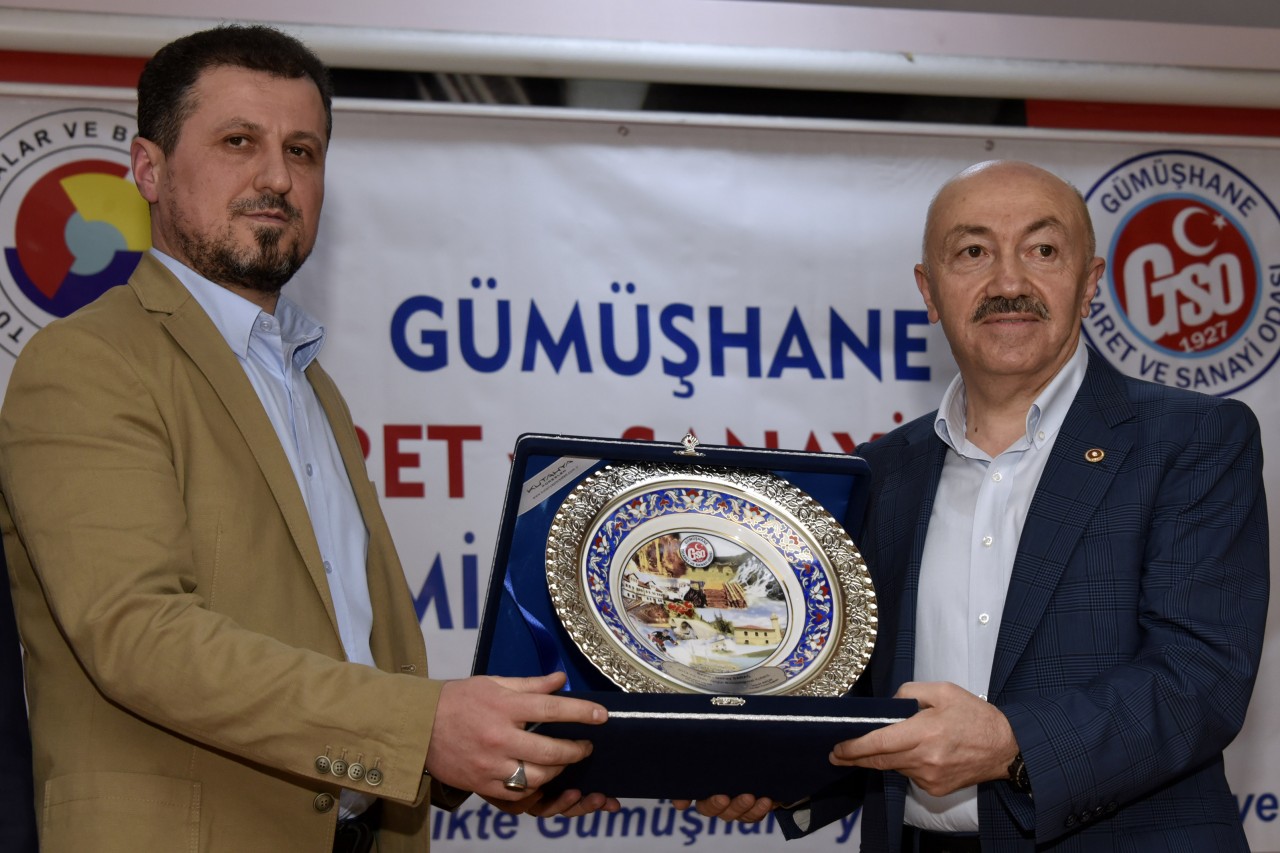Gümüşhane’de ekonominin yıldızları plaketlerini aldı 24