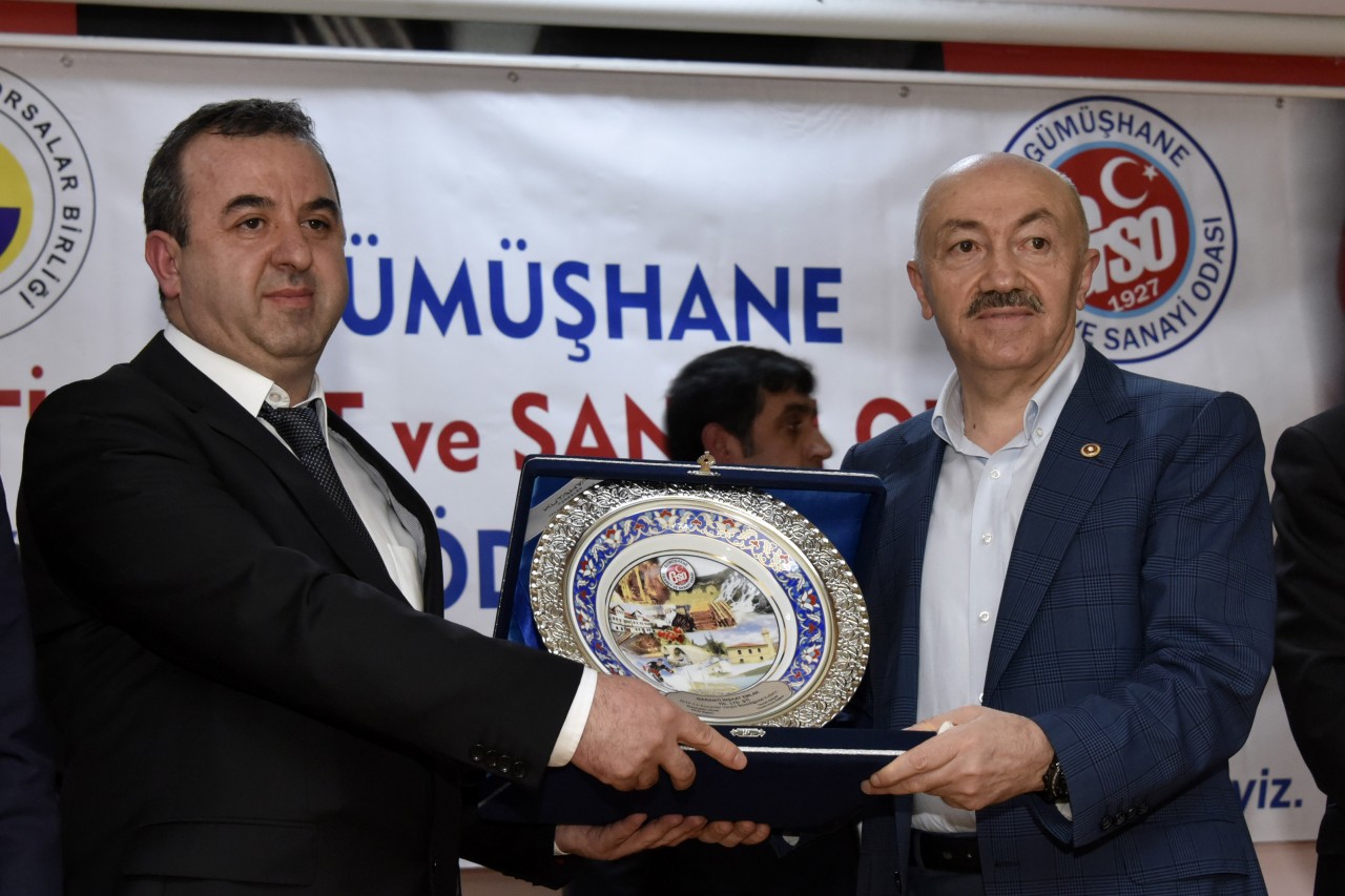 Gümüşhane’de ekonominin yıldızları plaketlerini aldı 25