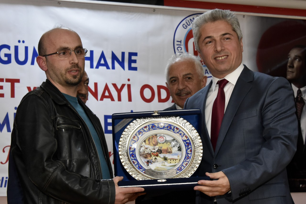 Gümüşhane’de ekonominin yıldızları plaketlerini aldı 27