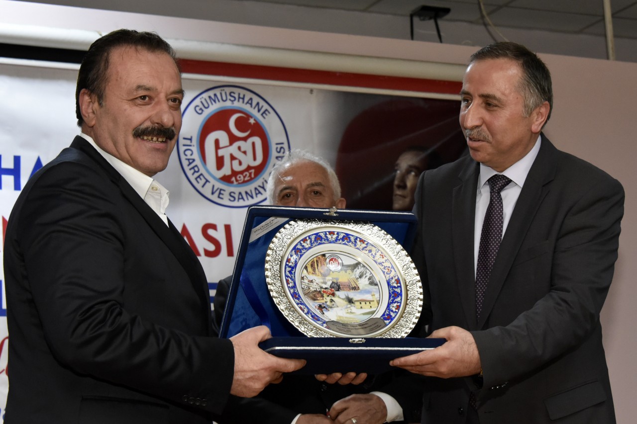 Gümüşhane’de ekonominin yıldızları plaketlerini aldı 28