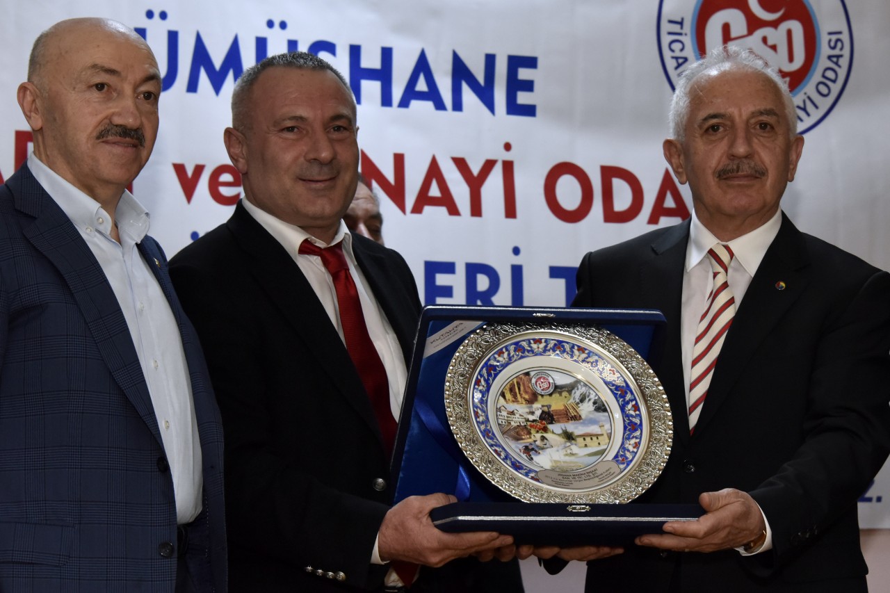 Gümüşhane’de ekonominin yıldızları plaketlerini aldı 30