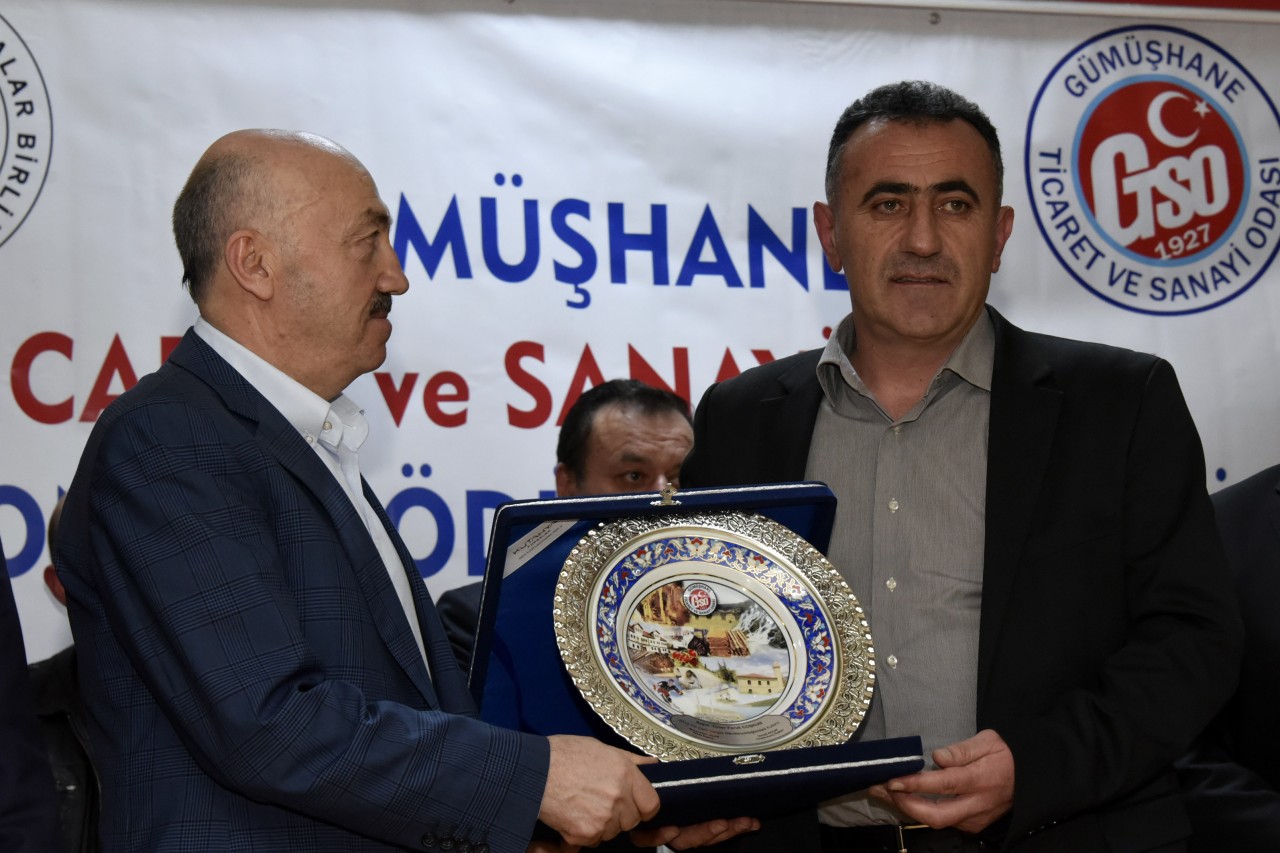 Gümüşhane’de ekonominin yıldızları plaketlerini aldı 31