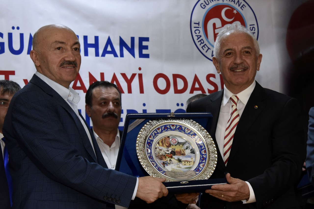 Gümüşhane’de ekonominin yıldızları plaketlerini aldı 32