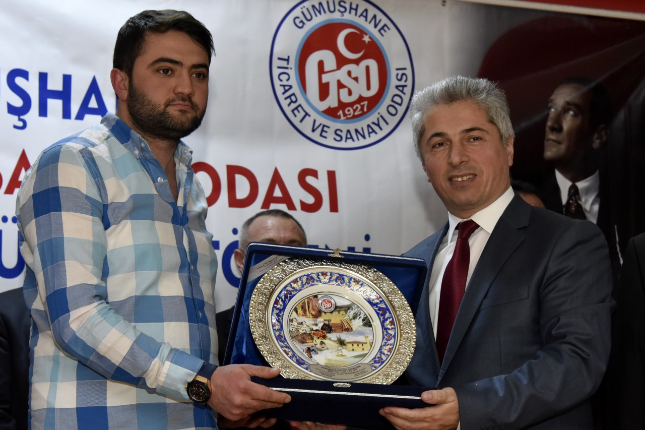 Gümüşhane’de ekonominin yıldızları plaketlerini aldı 33