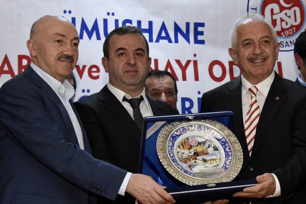 Gümüşhane’de ekonominin yıldızları plaketlerini aldı 34
