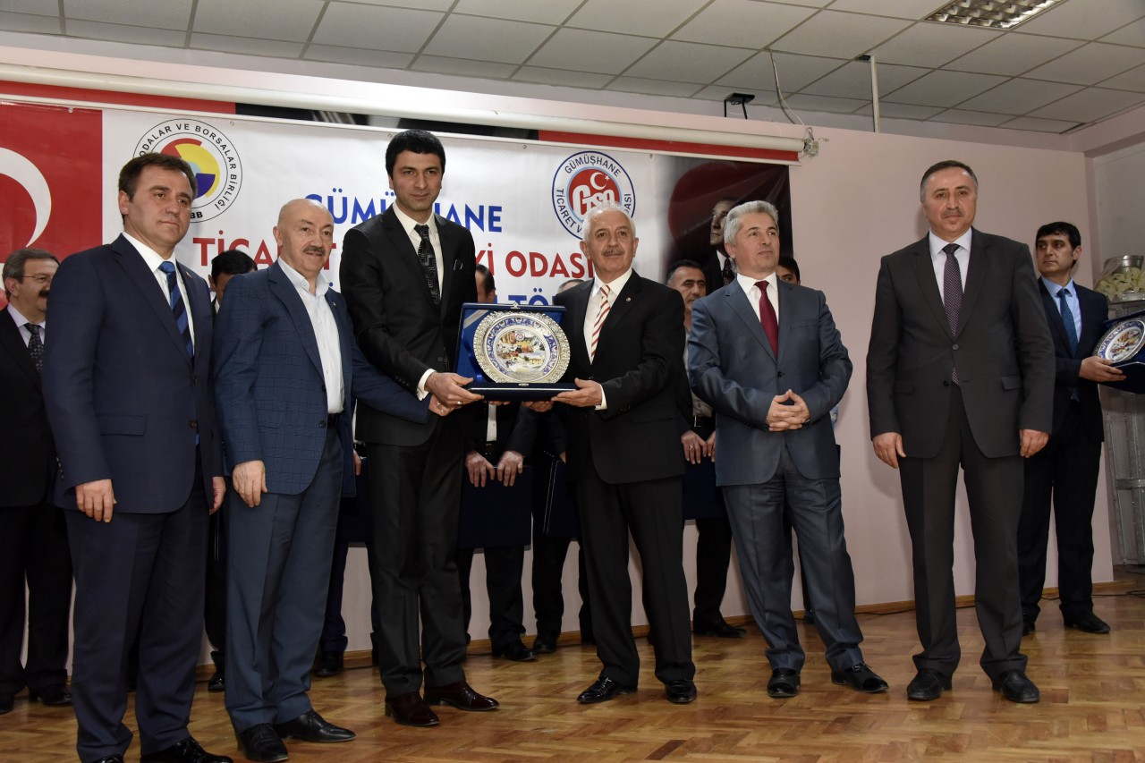 Gümüşhane’de ekonominin yıldızları plaketlerini aldı 36