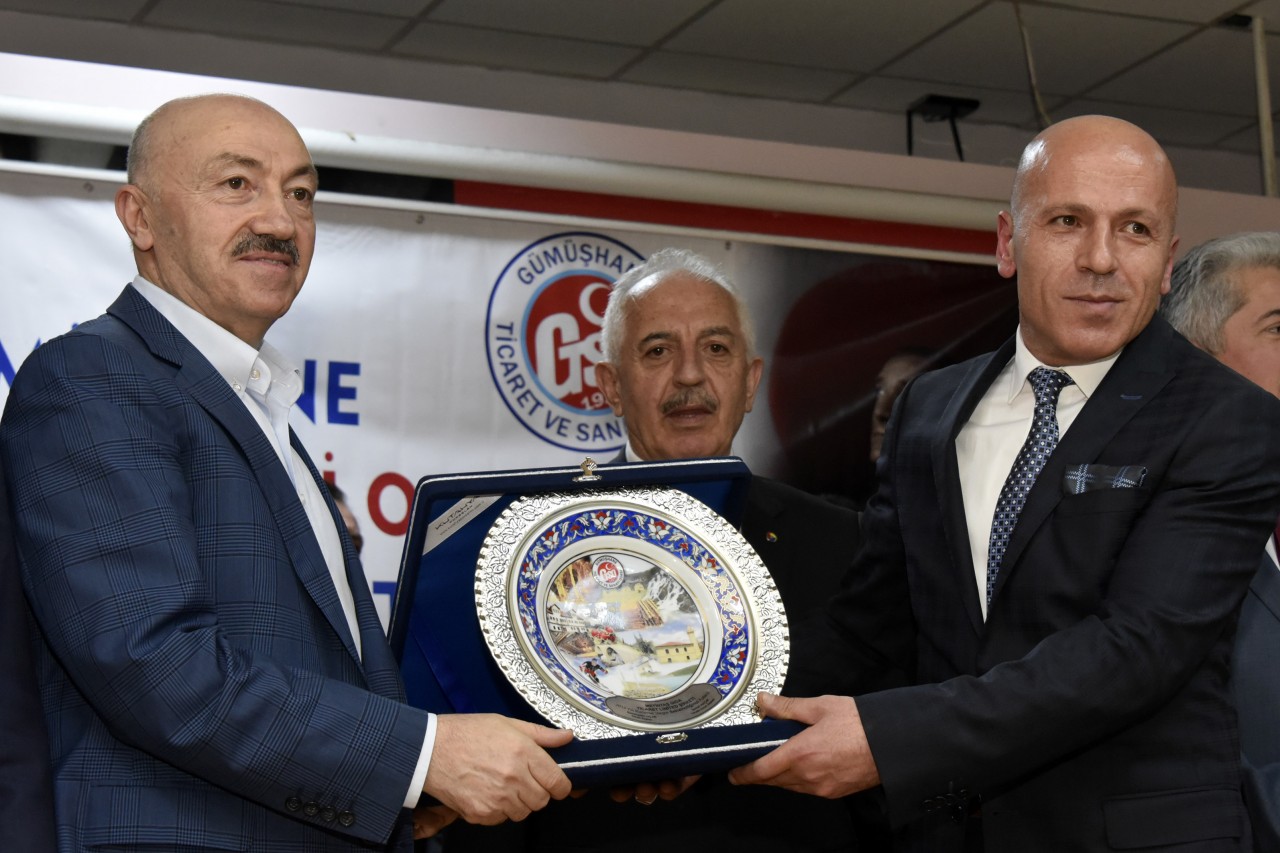 Gümüşhane’de ekonominin yıldızları plaketlerini aldı 37