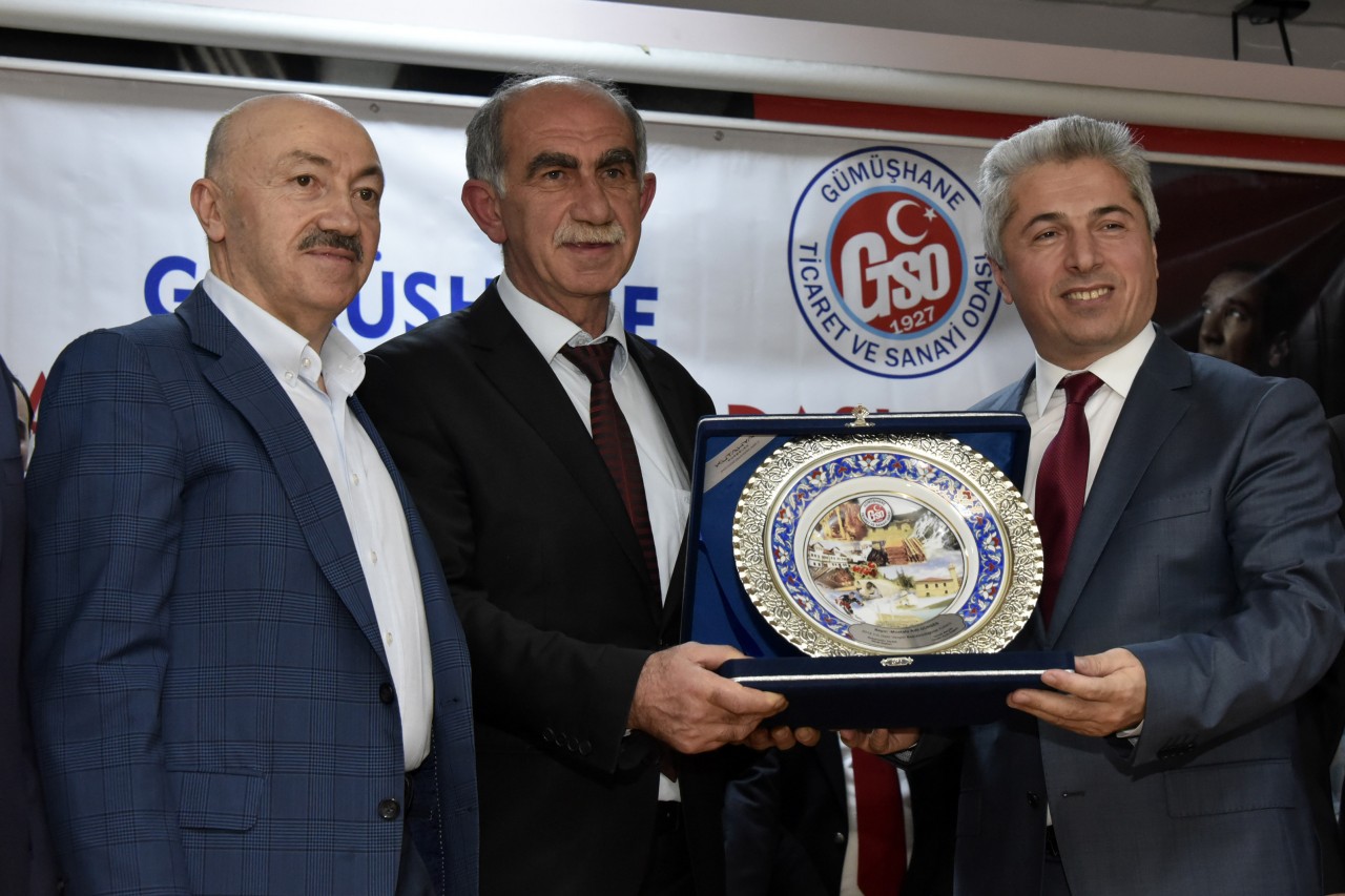 Gümüşhane’de ekonominin yıldızları plaketlerini aldı 38