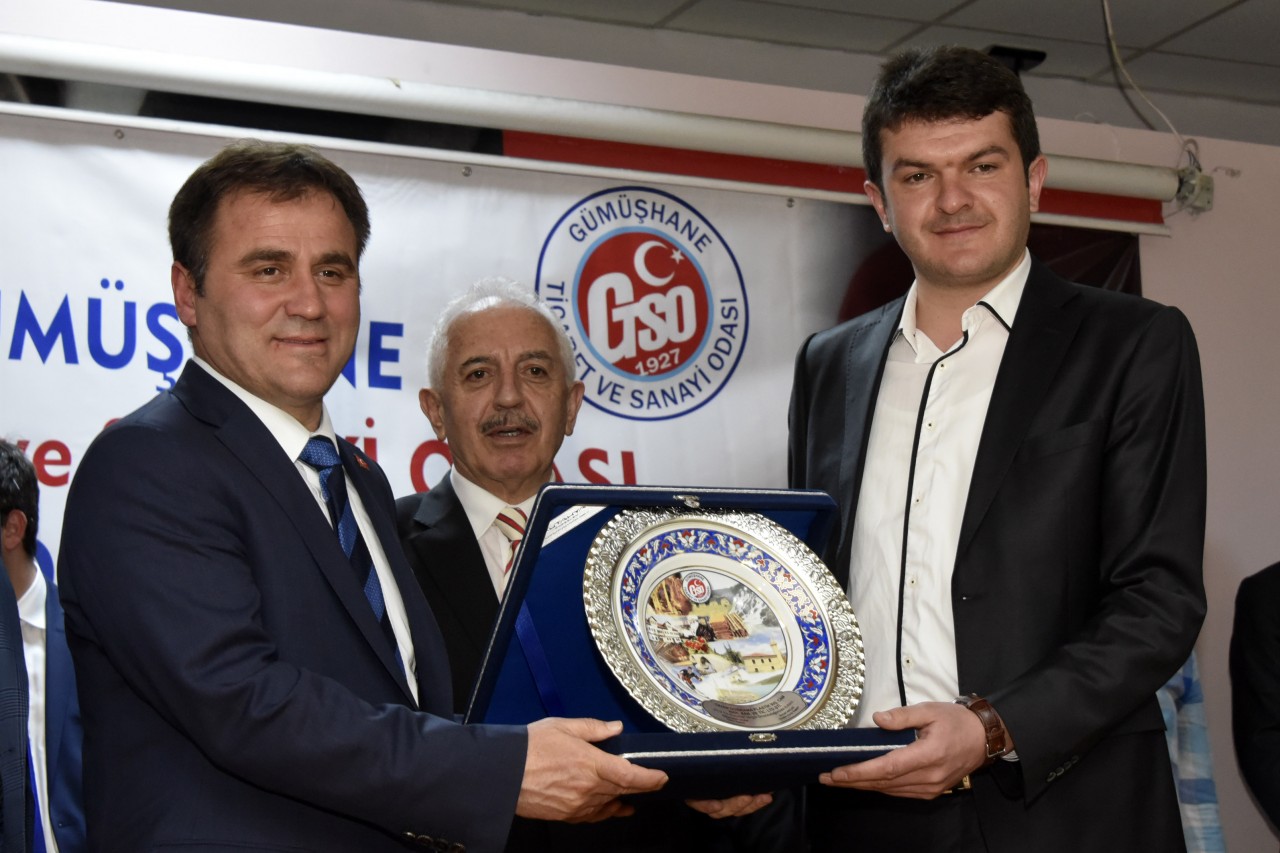 Gümüşhane’de ekonominin yıldızları plaketlerini aldı 40