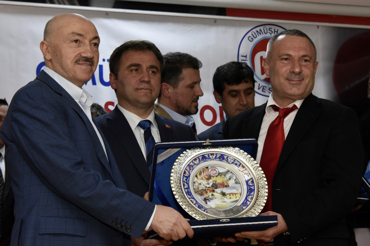Gümüşhane’de ekonominin yıldızları plaketlerini aldı 43