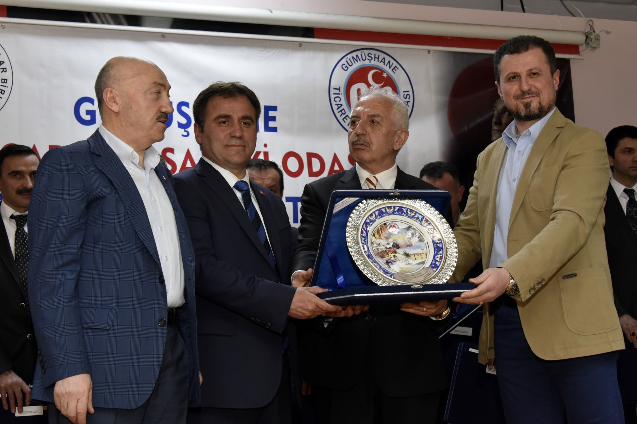 Gümüşhane’de ekonominin yıldızları plaketlerini aldı 44