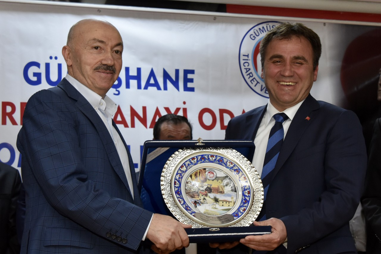 Gümüşhane’de ekonominin yıldızları plaketlerini aldı 46