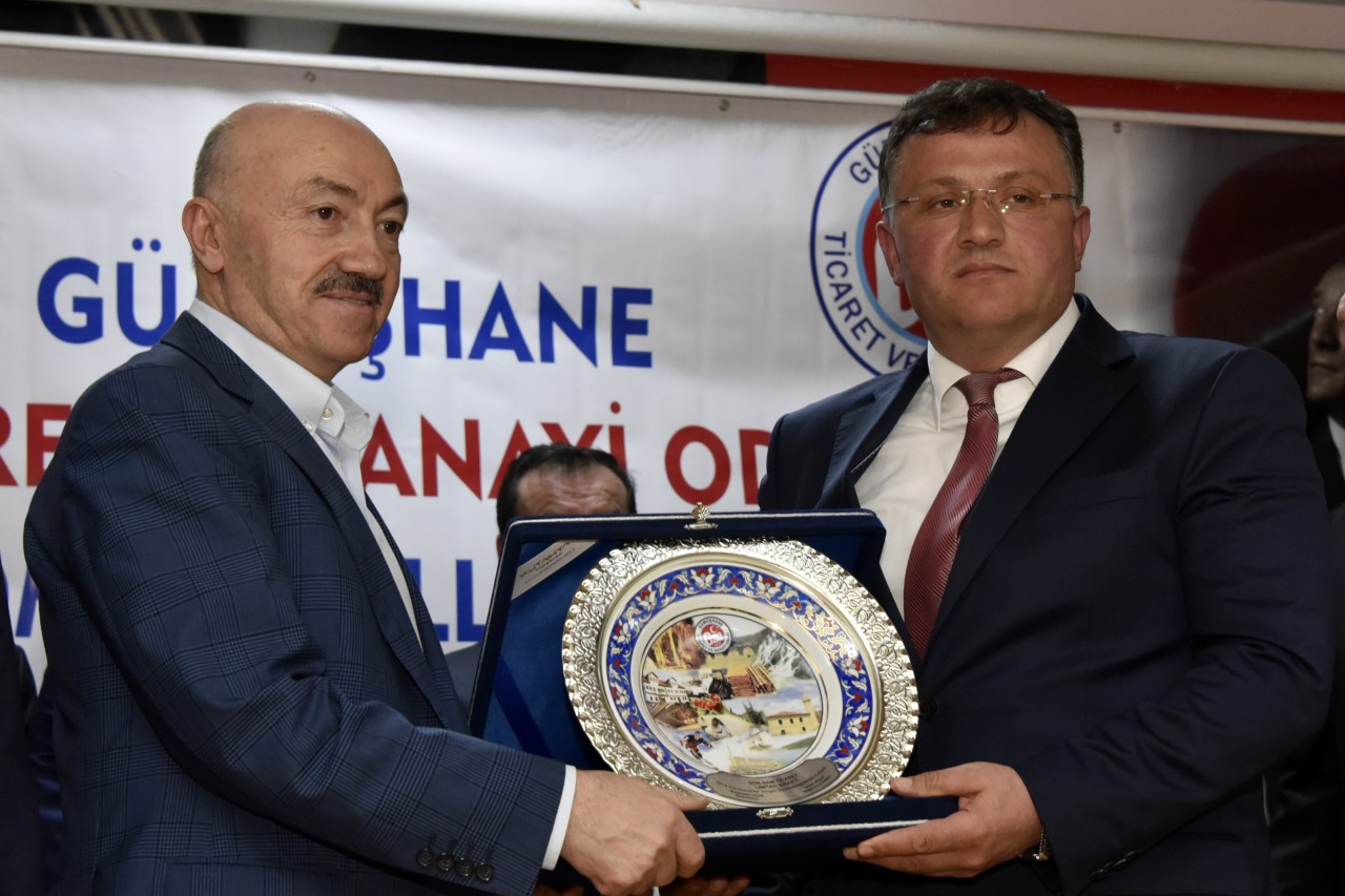 Gümüşhane’de ekonominin yıldızları plaketlerini aldı 47