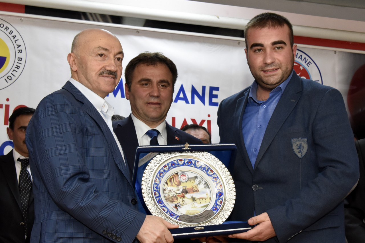 Gümüşhane’de ekonominin yıldızları plaketlerini aldı 48