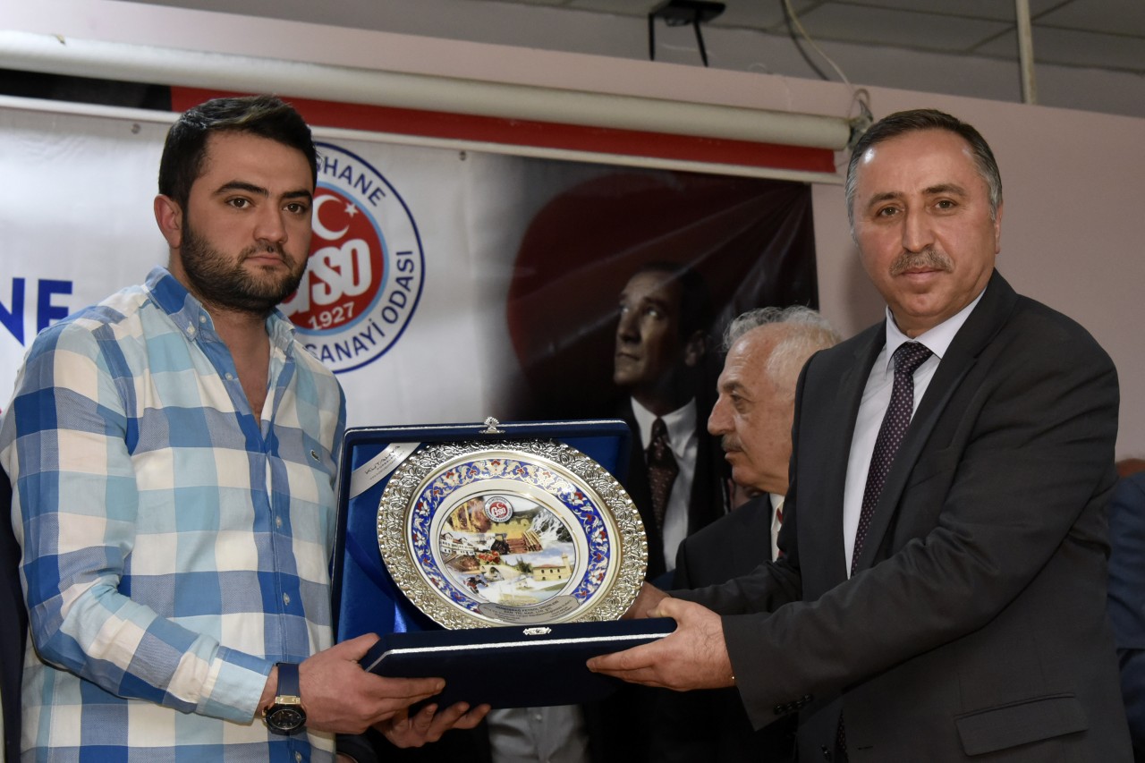 Gümüşhane’de ekonominin yıldızları plaketlerini aldı 49