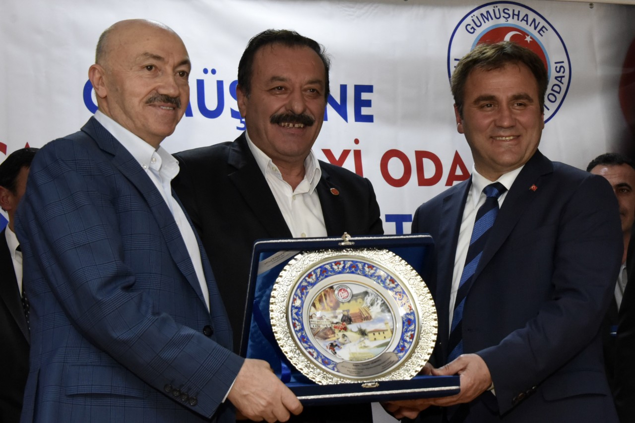 Gümüşhane’de ekonominin yıldızları plaketlerini aldı 50