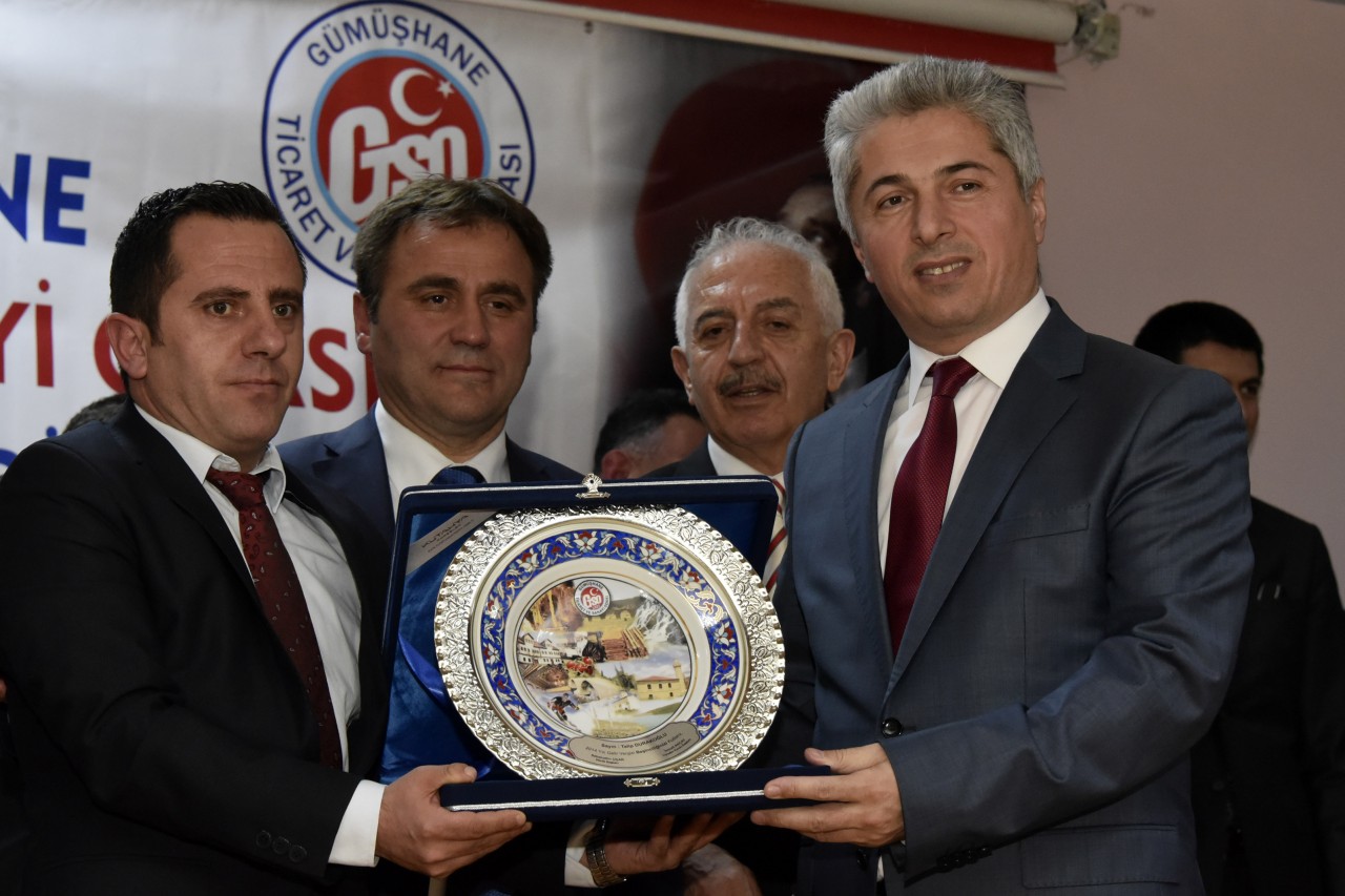 Gümüşhane’de ekonominin yıldızları plaketlerini aldı 51