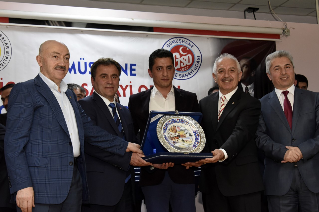 Gümüşhane’de ekonominin yıldızları plaketlerini aldı 52