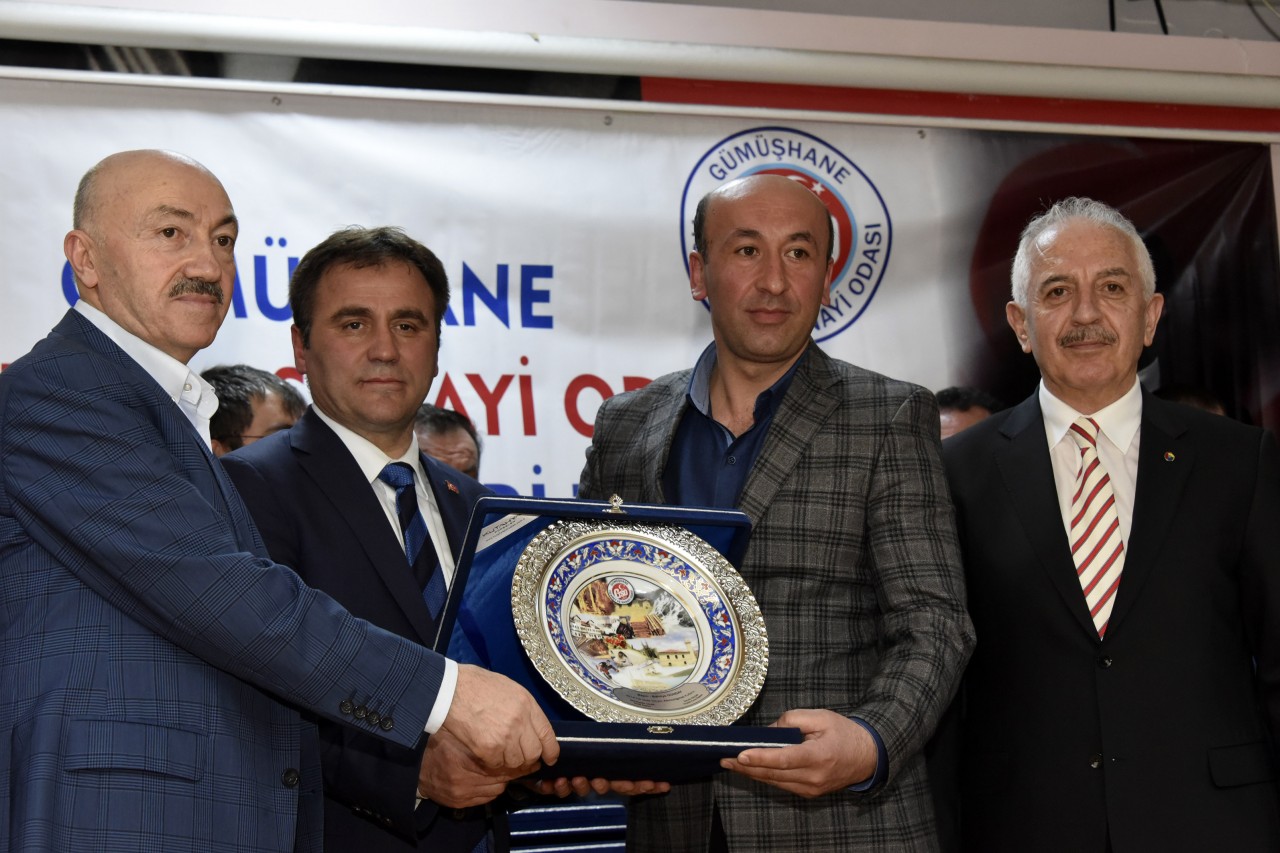 Gümüşhane’de ekonominin yıldızları plaketlerini aldı 53
