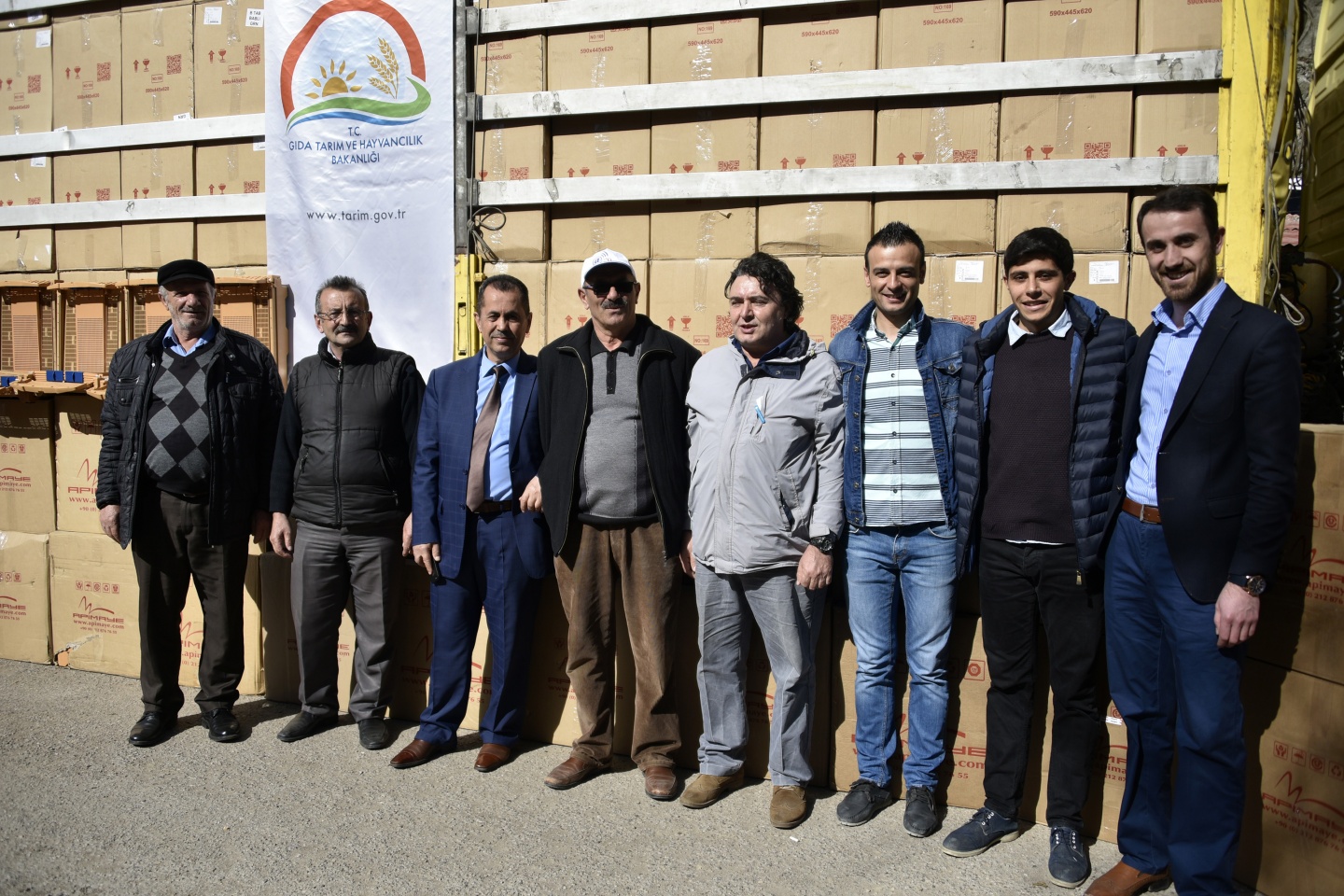 Gümüşhane’de arıcılara 2 bin 500 polen tuzaklı kovan altlığı daha dağıtıldı 16