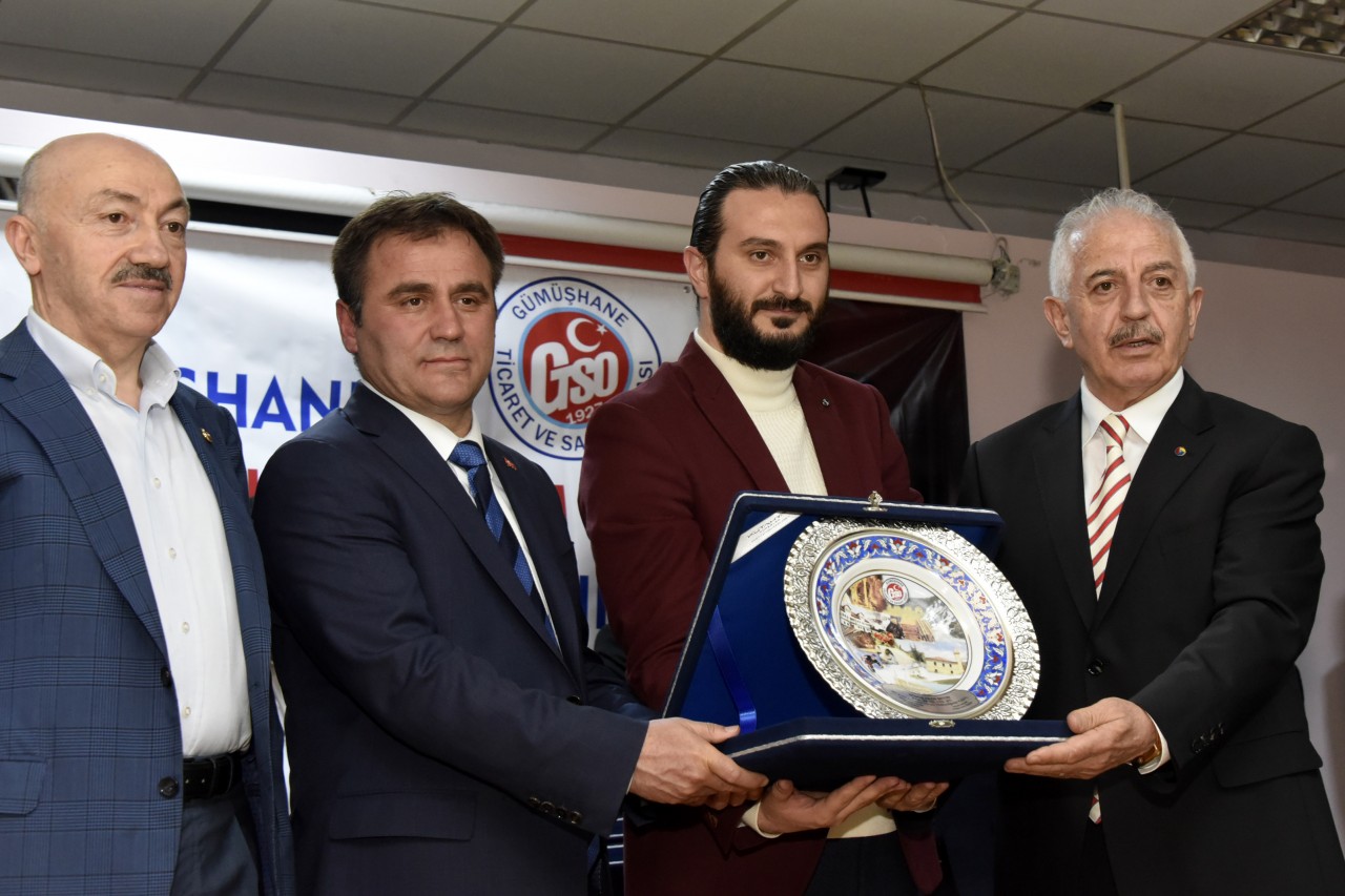 Gümüşhane’de ekonominin yıldızları plaketlerini aldı 54