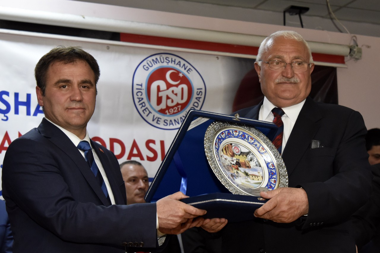 Gümüşhane’de ekonominin yıldızları plaketlerini aldı 55