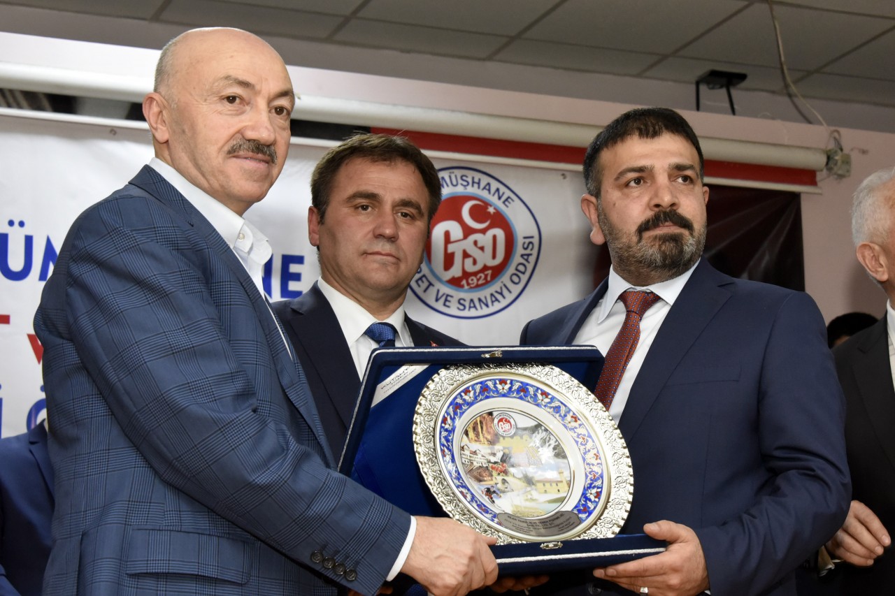 Gümüşhane’de ekonominin yıldızları plaketlerini aldı 56