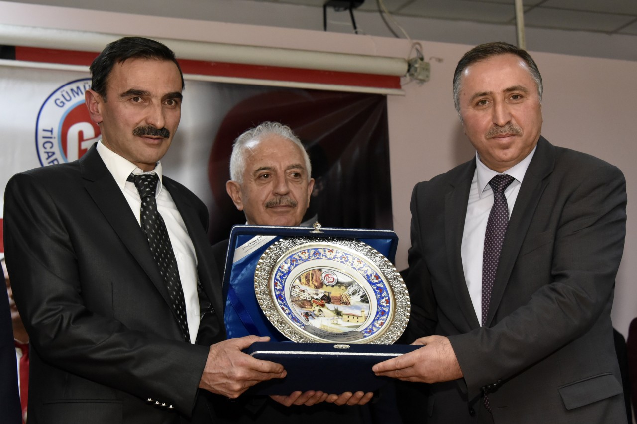 Gümüşhane’de ekonominin yıldızları plaketlerini aldı 58