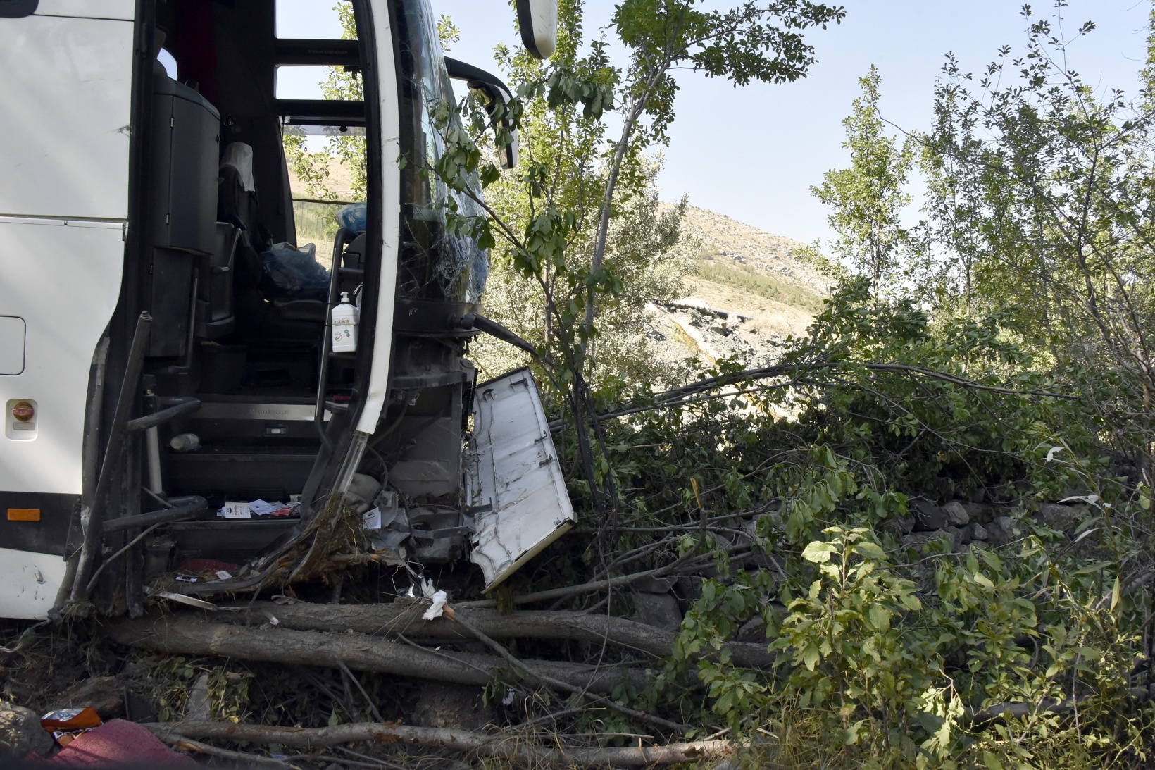 Gümüşhane’de yolcu otobüsü kaza yaptı: 1 ölü, 24 yaralı 11