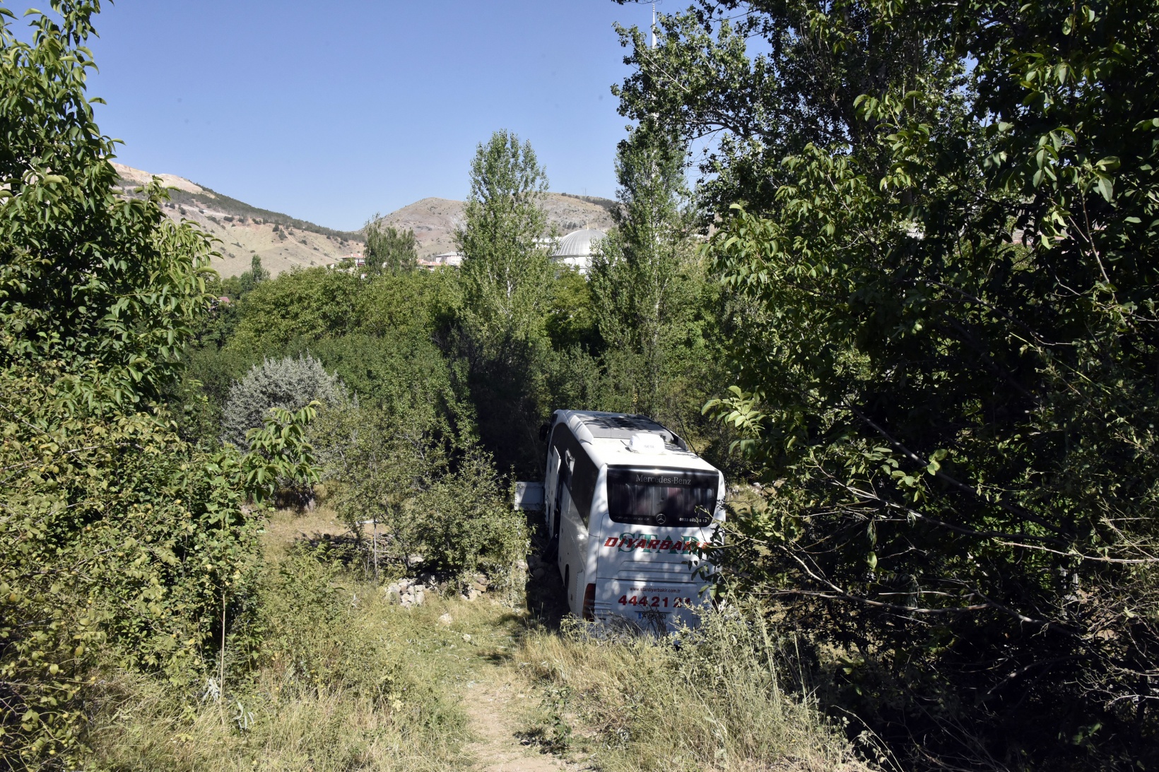 Gümüşhane’de yolcu otobüsü kaza yaptı: 1 ölü, 24 yaralı 9