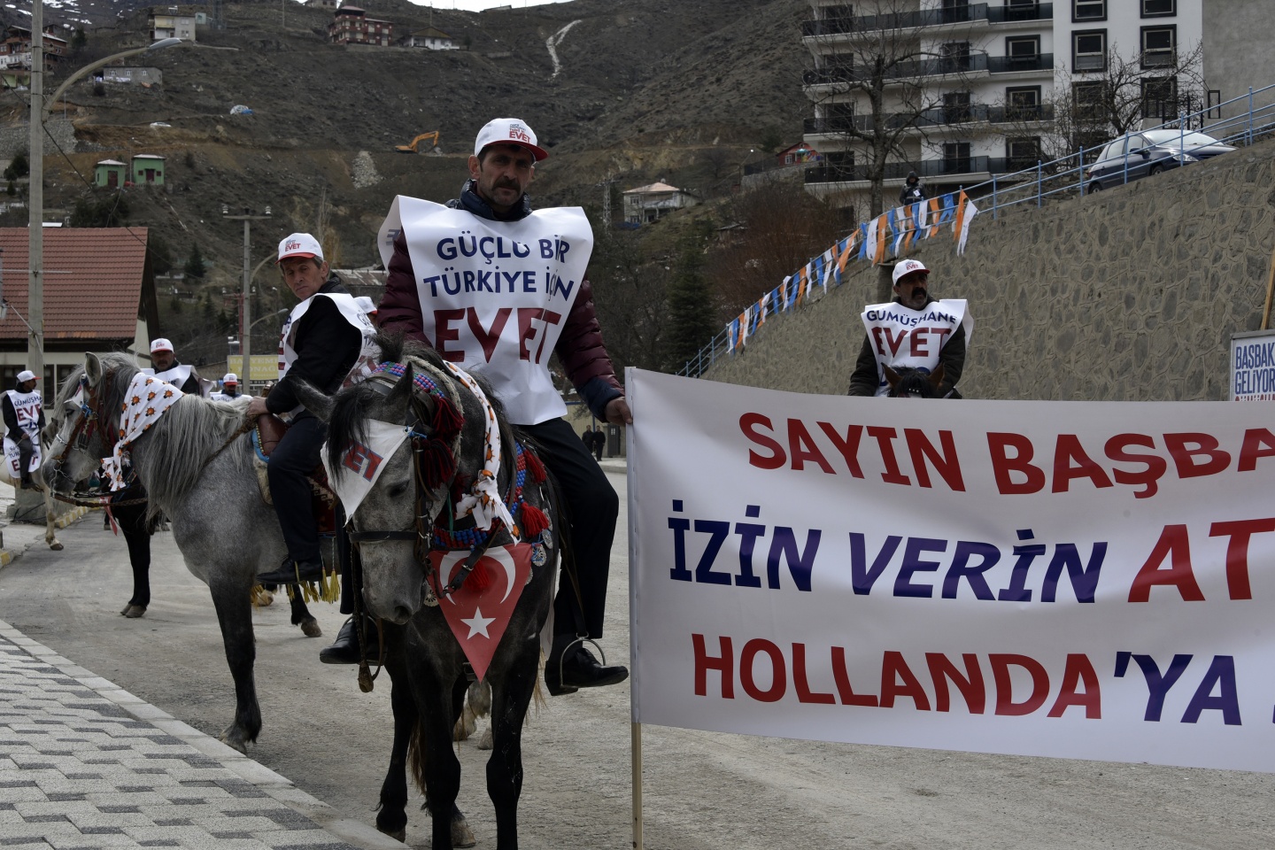 Başbakan Binali Yıldırım'a Gümüşhane'de atlı karşılama 7