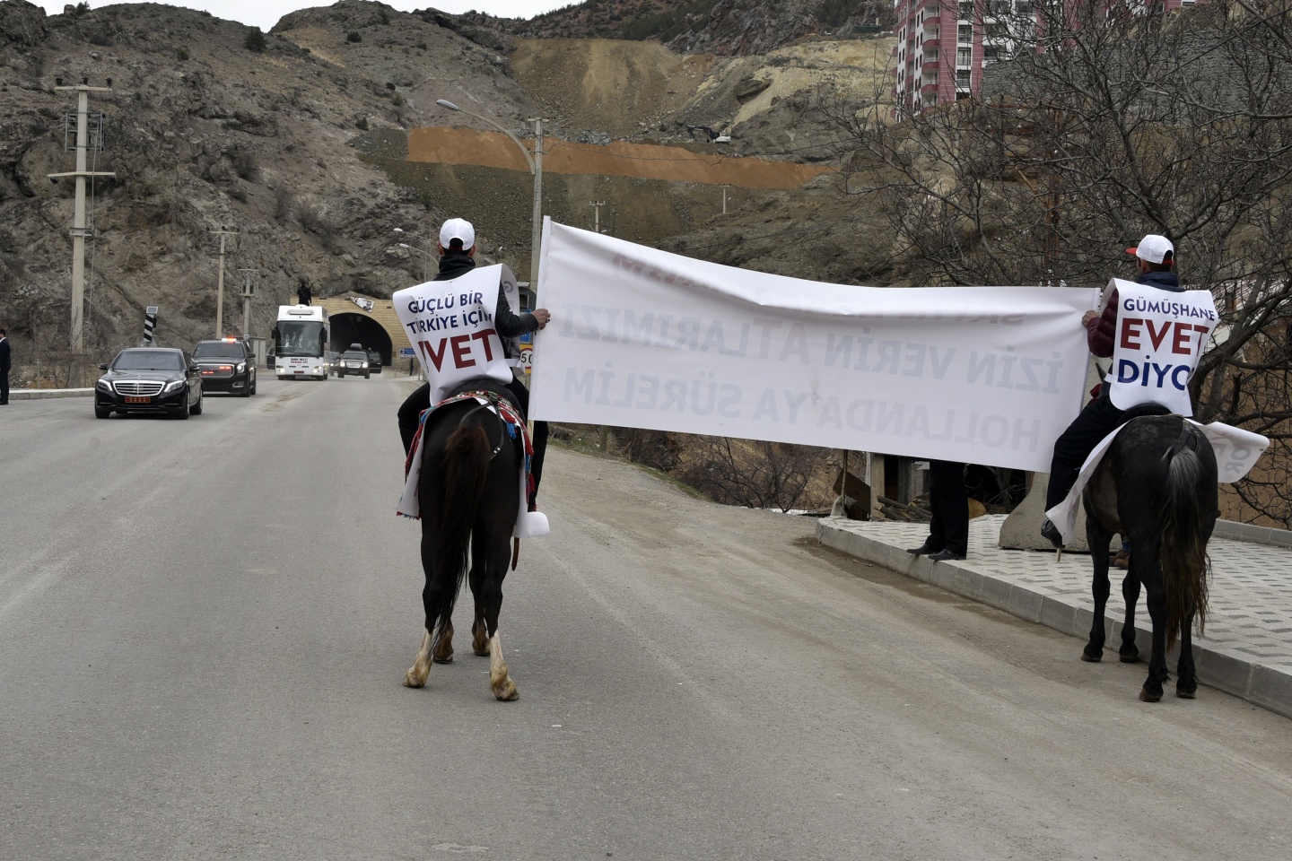 Başbakan Binali Yıldırım'a Gümüşhane'de atlı karşılama 3