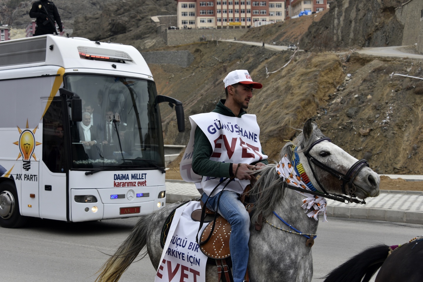 Başbakan Binali Yıldırım'a Gümüşhane'de atlı karşılama 14