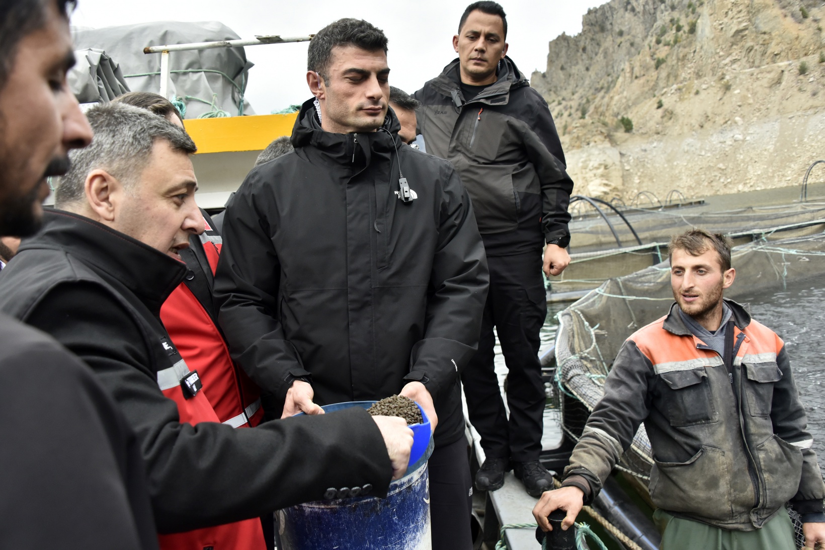 Karlı dağların arasından dünyaya balık ihracatı 11