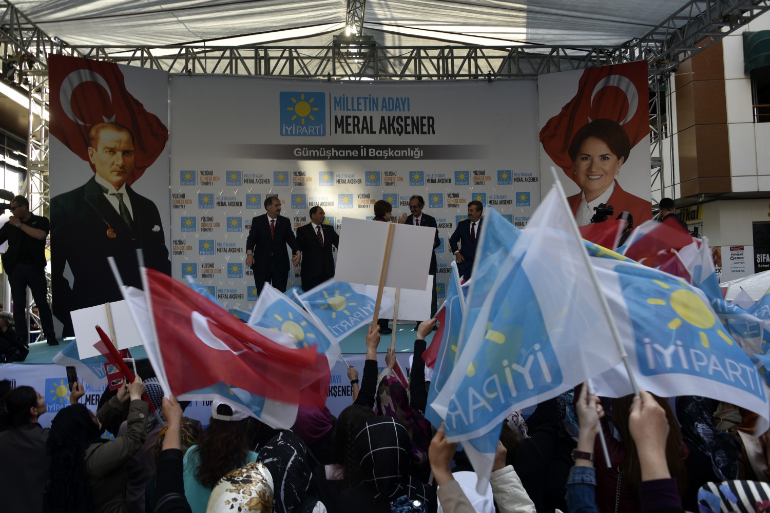 Akşener Gümüşhane’de 15