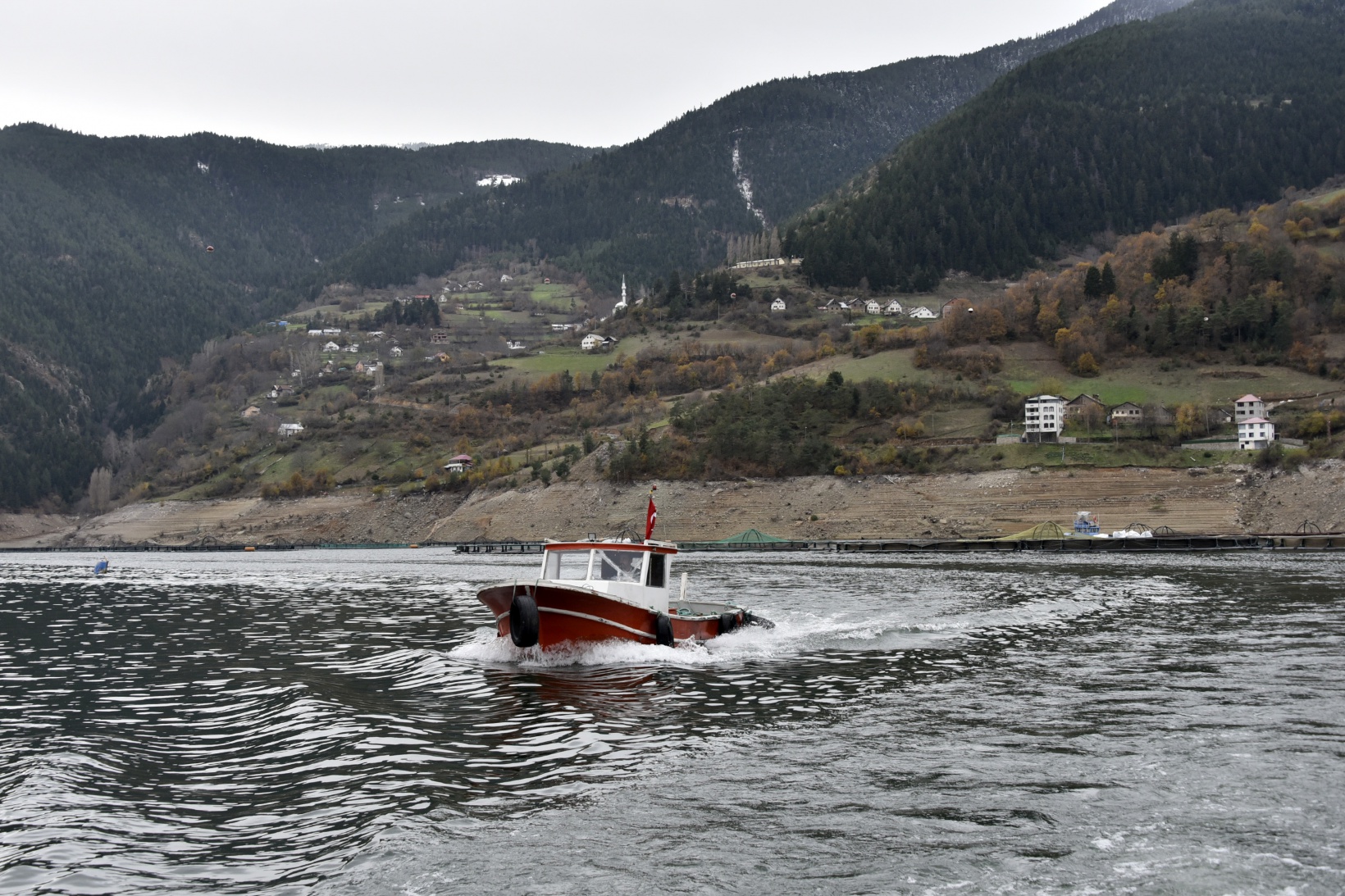 Karlı dağların arasından dünyaya balık ihracatı 33