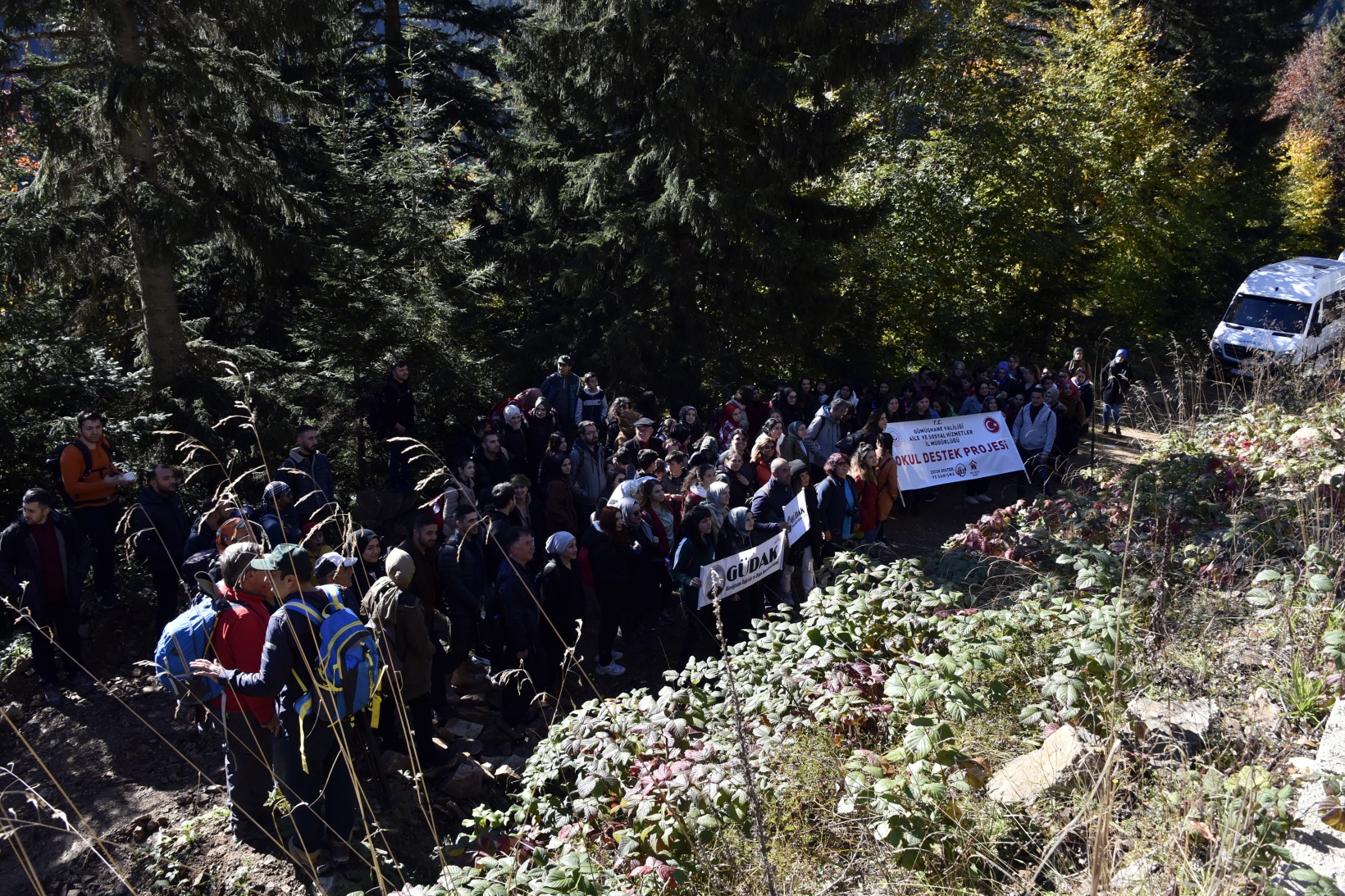 Eşsiz manzarayı görmek için canlı ağaç müzesine akın ettiler 6
