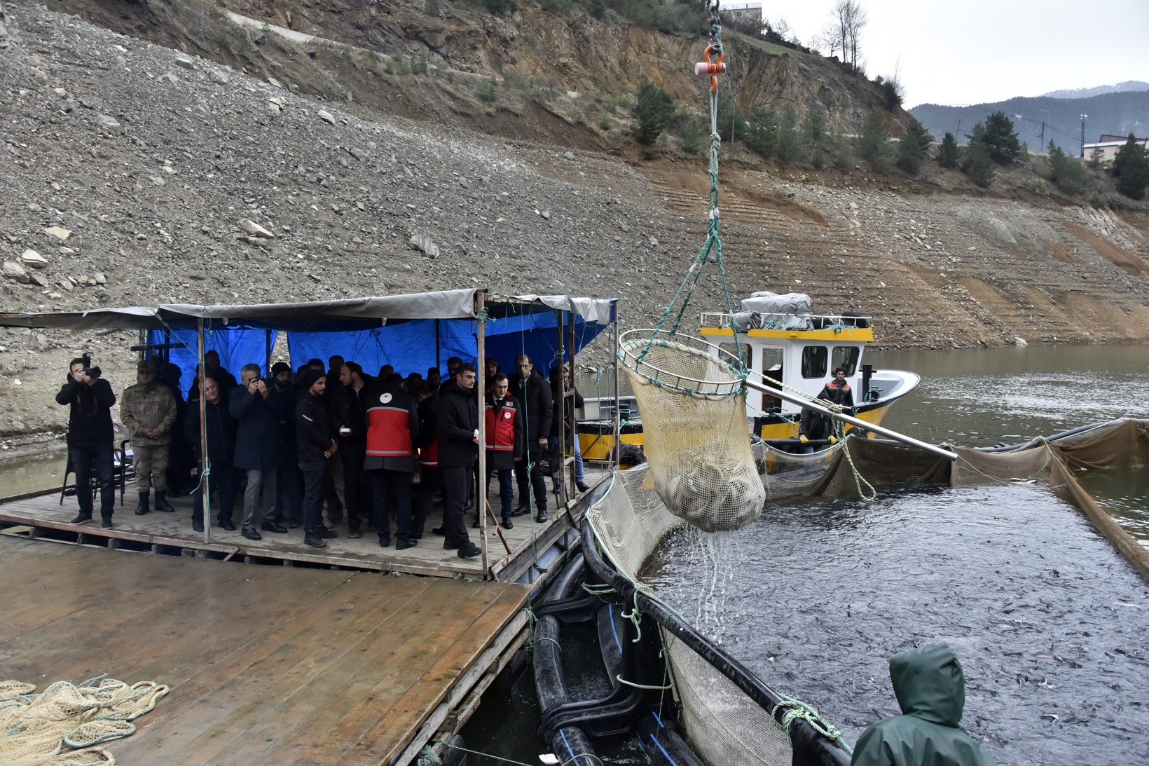 Karlı dağların arasından dünyaya balık ihracatı 18