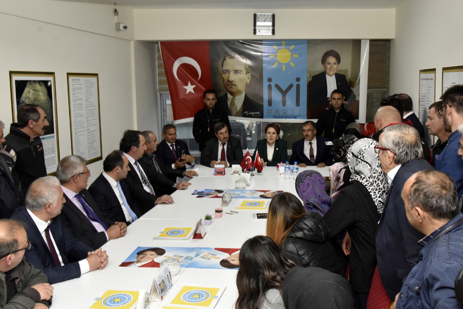 Akşener’den Gümüşhane’ye sürpriz ziyaret 23