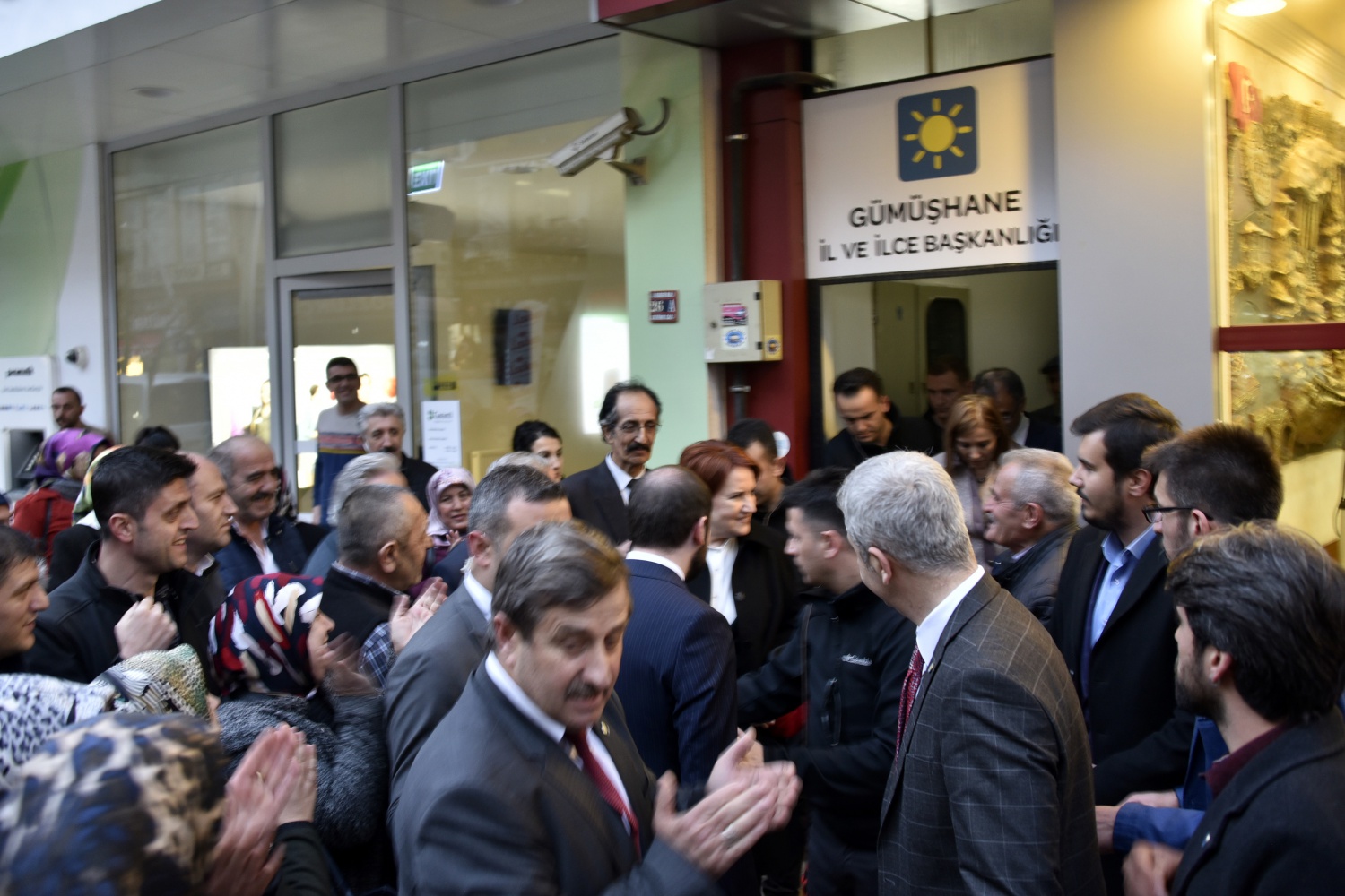 Akşener’den Gümüşhane’ye sürpriz ziyaret 28