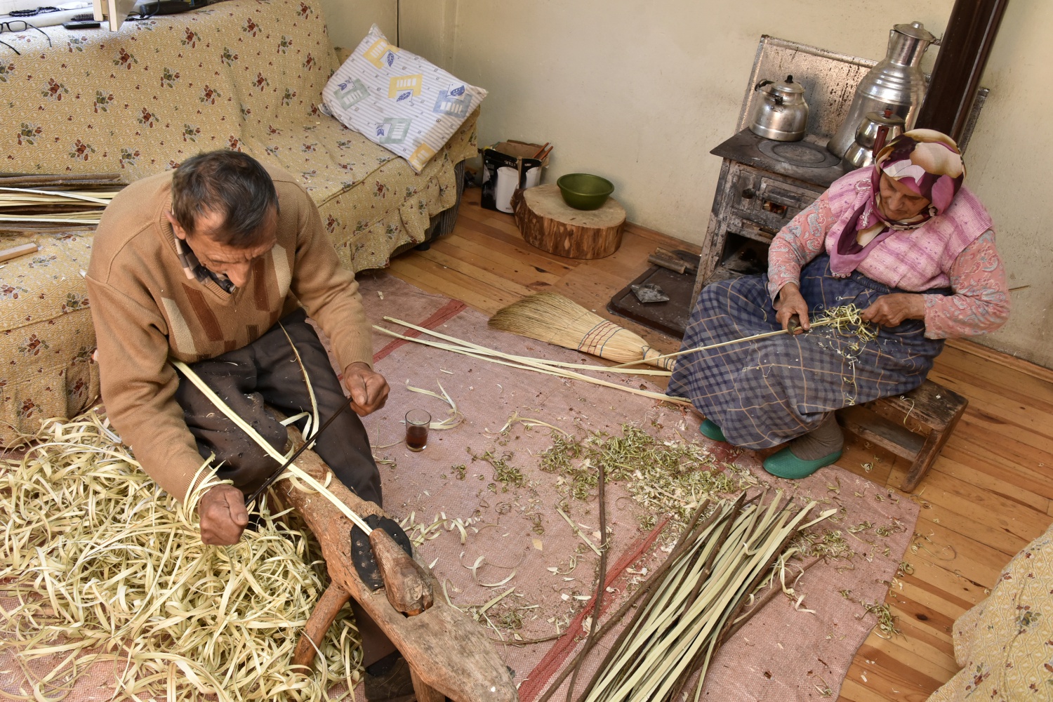 53 yıldır eşiyle birlikte külek yaparak geçimini sağlıyor 5