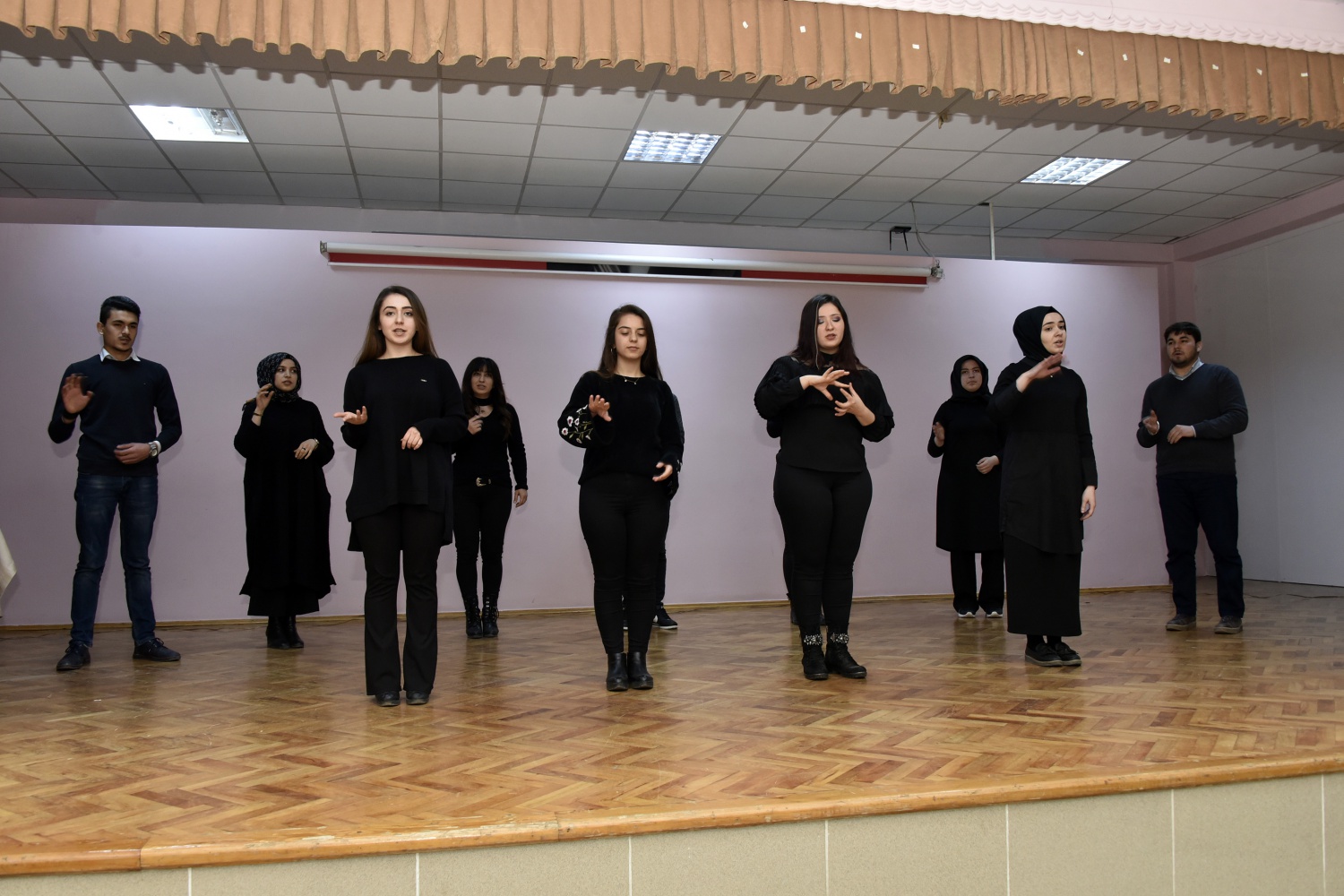 Kaldı 2 bin 786 kişi 23