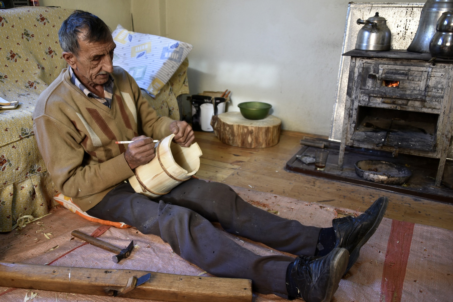 53 yıldır eşiyle birlikte külek yaparak geçimini sağlıyor 6