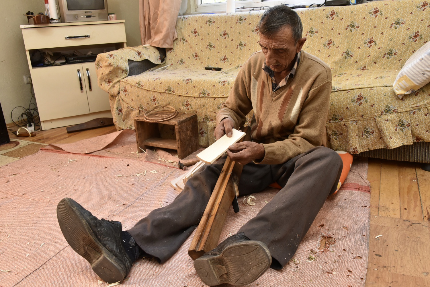 53 yıldır eşiyle birlikte külek yaparak geçimini sağlıyor 7