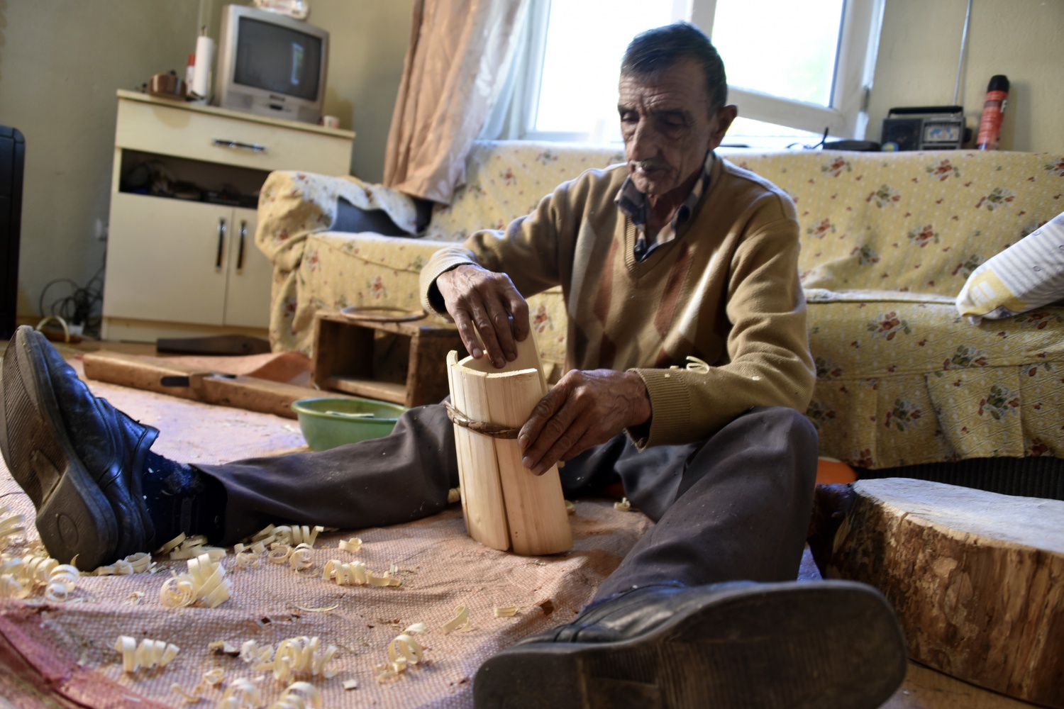 53 yıldır eşiyle birlikte külek yaparak geçimini sağlıyor 12