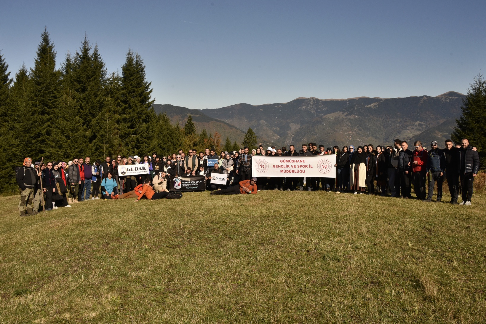 Eşsiz manzarayı görmek için canlı ağaç müzesine akın ettiler 8
