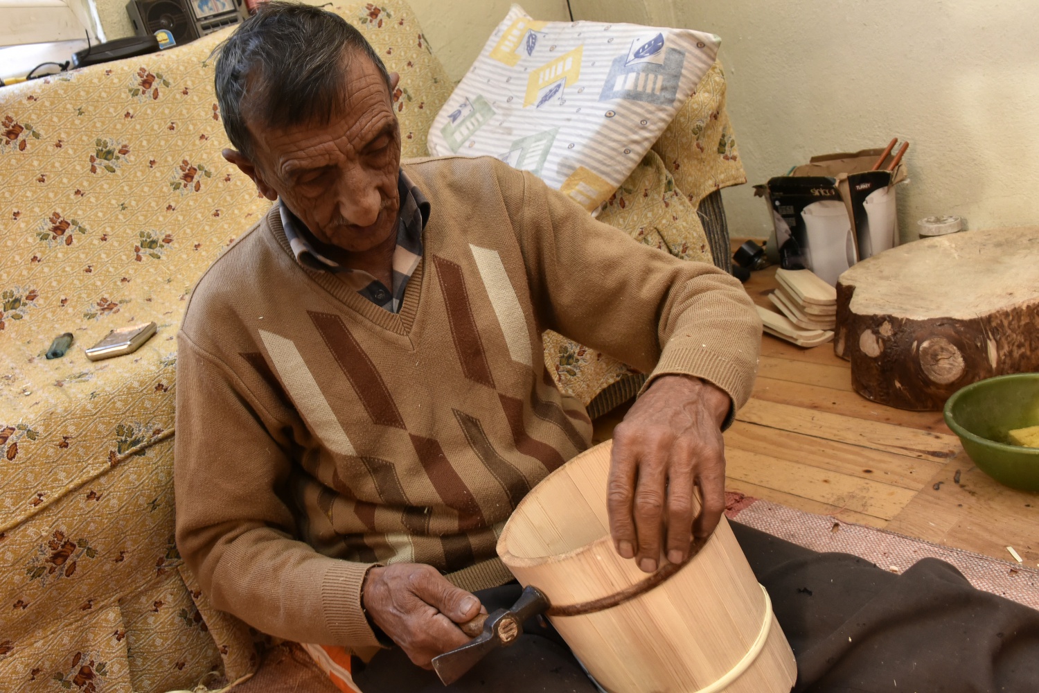 53 yıldır eşiyle birlikte külek yaparak geçimini sağlıyor 10