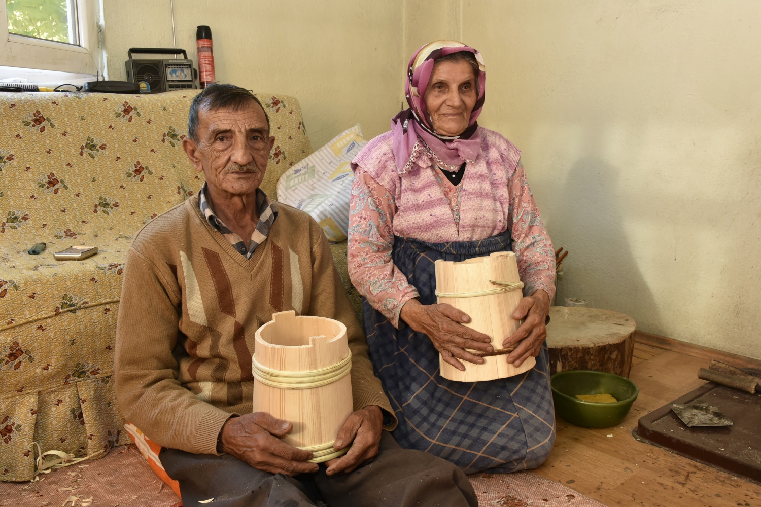 53 yıldır eşiyle birlikte külek yaparak geçimini sağlıyor 15